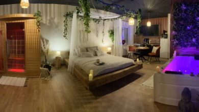 Hors du Temps : Suite Romantique pour une Évasion Inoubliable 1 Hors du Temps : Suites Romantiques pour une Évasion Inoubliable, Hors du Temps, suites romantiques, jacuzzi privatif, détente absolue, intimité garantie.